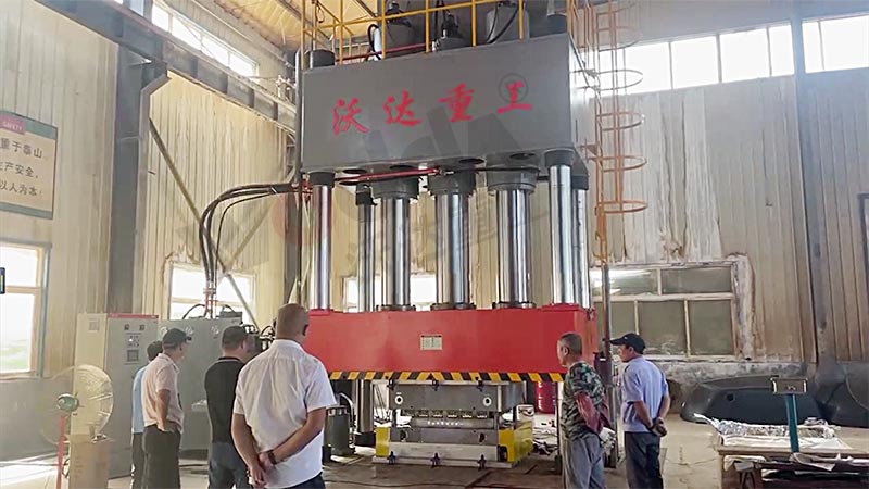 1500t四柱液壓機(jī)廠家800 1500t四柱液壓機(jī)廠家