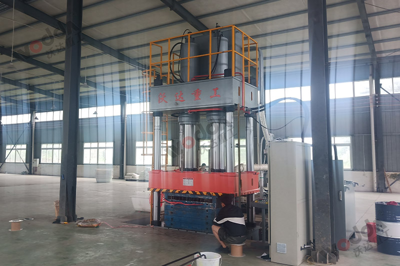 630噸塑料托盤液壓機(jī)實(shí)景圖 630噸塑料托盤液壓機(jī)實(shí)景圖