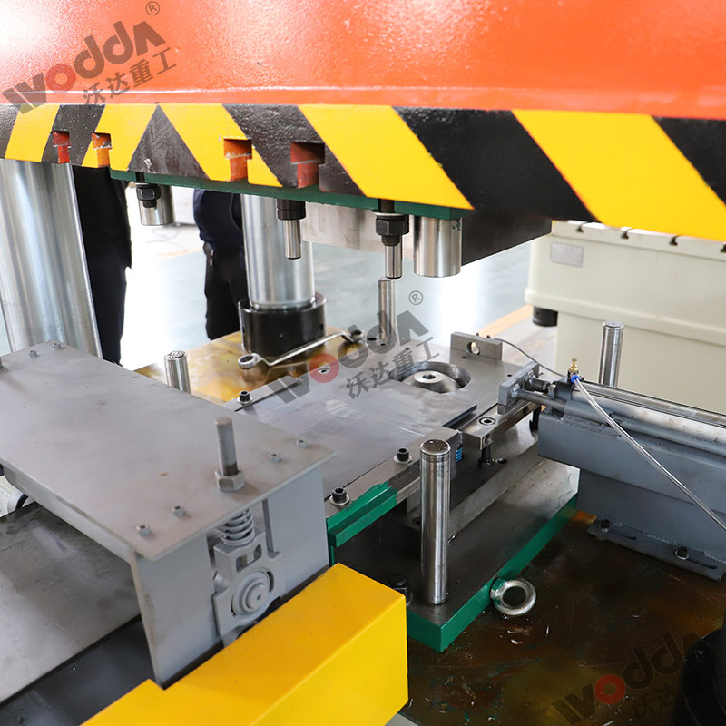 630噸錨桿托盤液壓機(jī)模具 630噸錨桿托盤液壓機(jī)模具