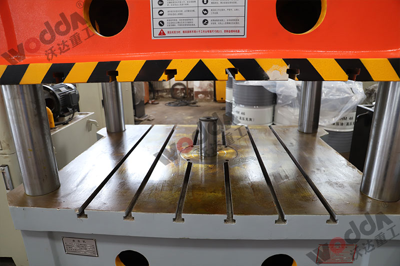 315噸國標(biāo)液壓機(jī) 315噸國標(biāo)液壓機(jī)