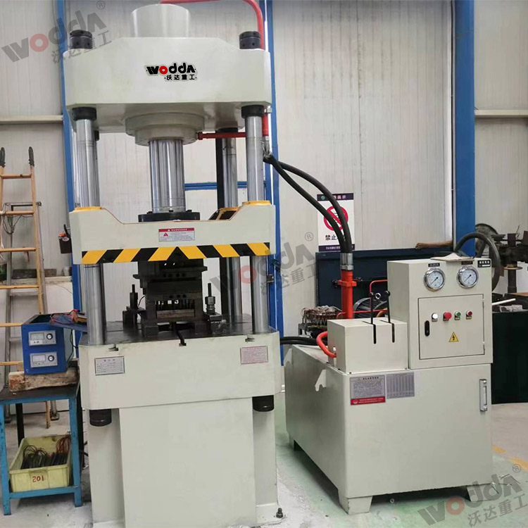 100噸壓塑料電器殼成型液壓機(jī) 100噸壓塑料電器殼成型液壓機(jī)