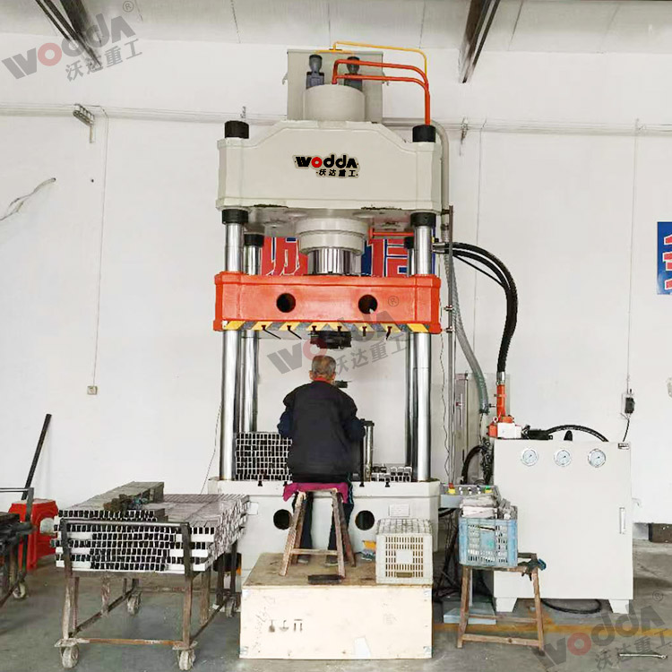 315噸液壓機(jī)壓鋁合金型材 315噸液壓機(jī)壓鋁合金型材