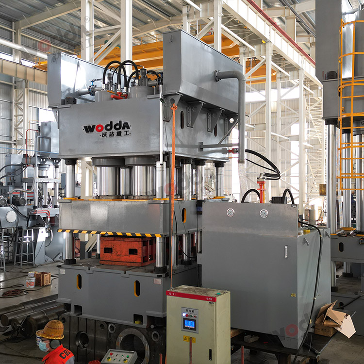 2500噸鋼木門(mén)壓花機(jī)車(chē)間試機(jī) 2500噸鋼木門(mén)壓花機(jī)車(chē)間試機(jī)