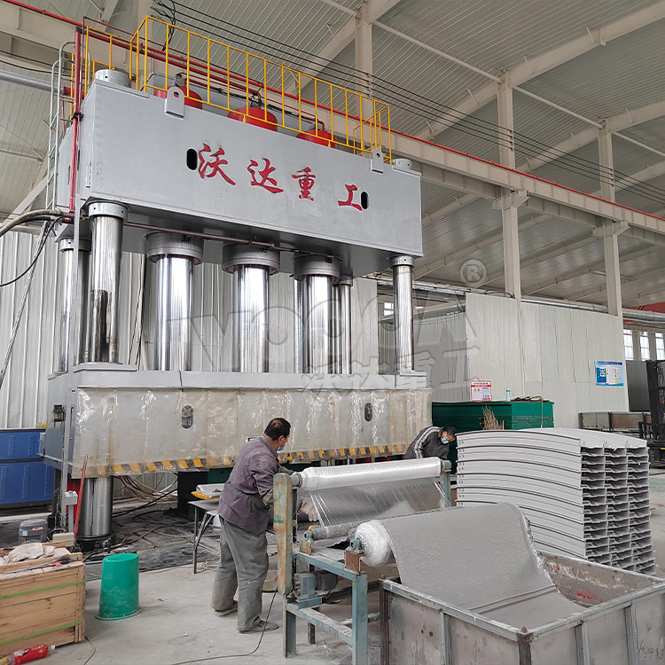 2000噸SMC玻璃鋼電纜橋架成型液壓機(jī)