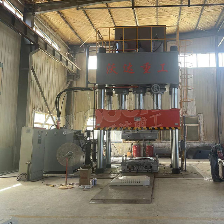 1500噸SMC汽車覆蓋件成型液壓機(jī)客戶現(xiàn)場 1500噸SMC汽車覆蓋件成型液壓機(jī)客戶現(xiàn)場