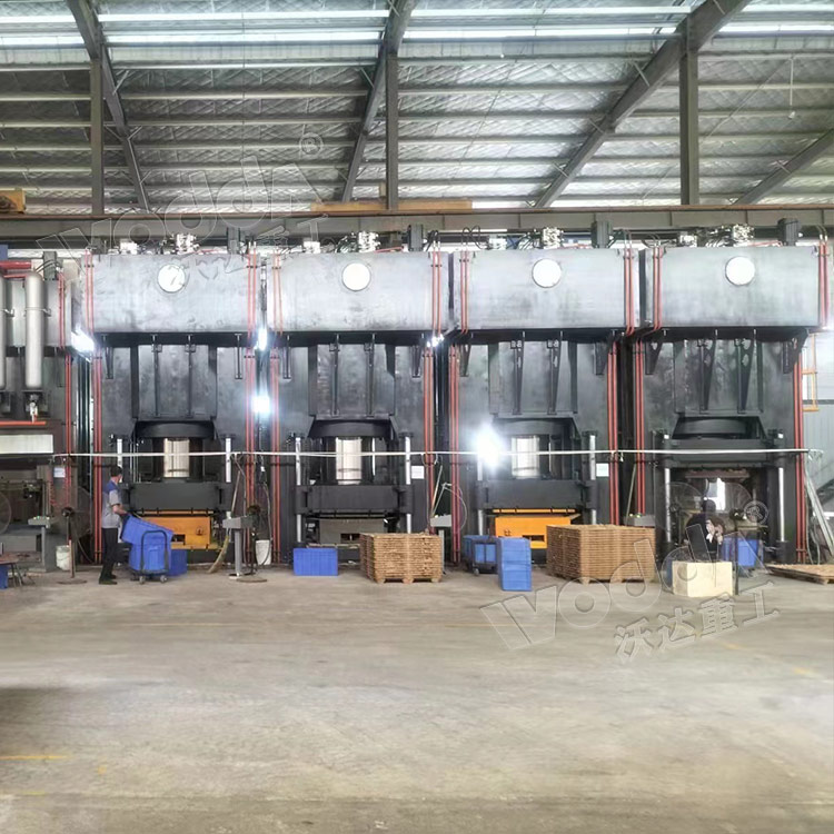 1800噸木屑托盤模壓機(jī)現(xiàn)場(chǎng) 1800噸木屑托盤模壓機(jī)現(xiàn)場(chǎng)