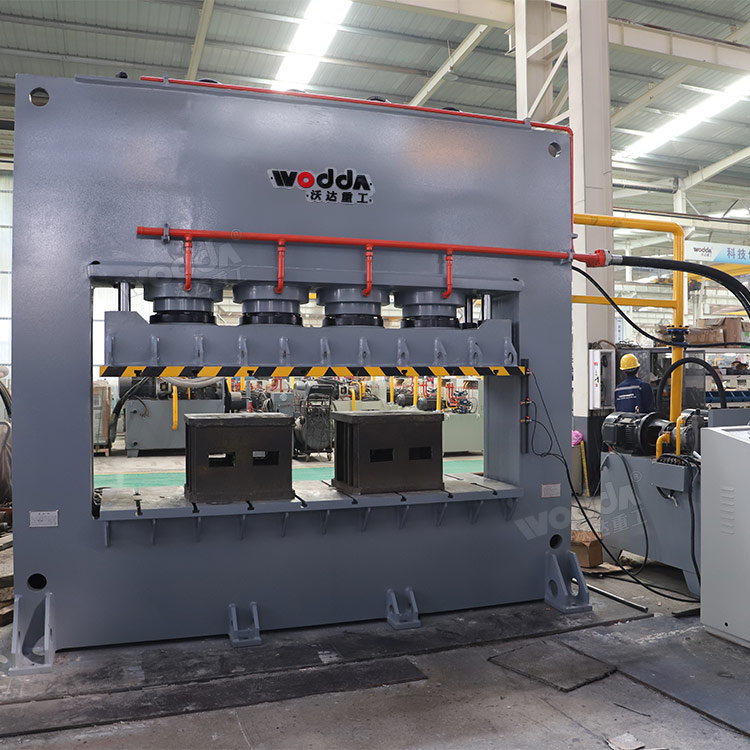 630噸龍門(mén)液壓機(jī) 630噸龍門(mén)液壓機(jī)