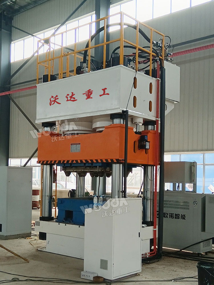 1600噸木屑托盤(pán)熱壓機(jī)