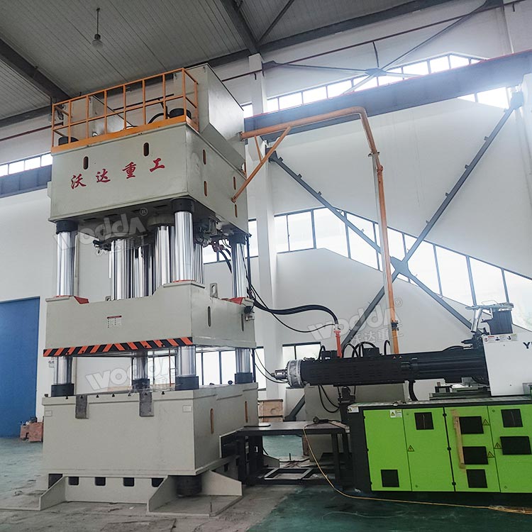 2000噸汽車配件成型液壓機現(xiàn)場 2000噸汽車配件成型液壓機現(xiàn)場