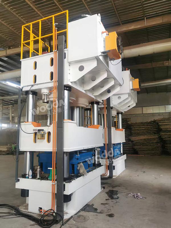 兩臺木屑托盤成型液壓機安裝完成