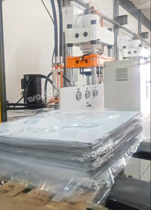 汽車發(fā)動機護板