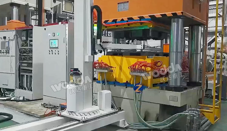 機械臂取出托盤