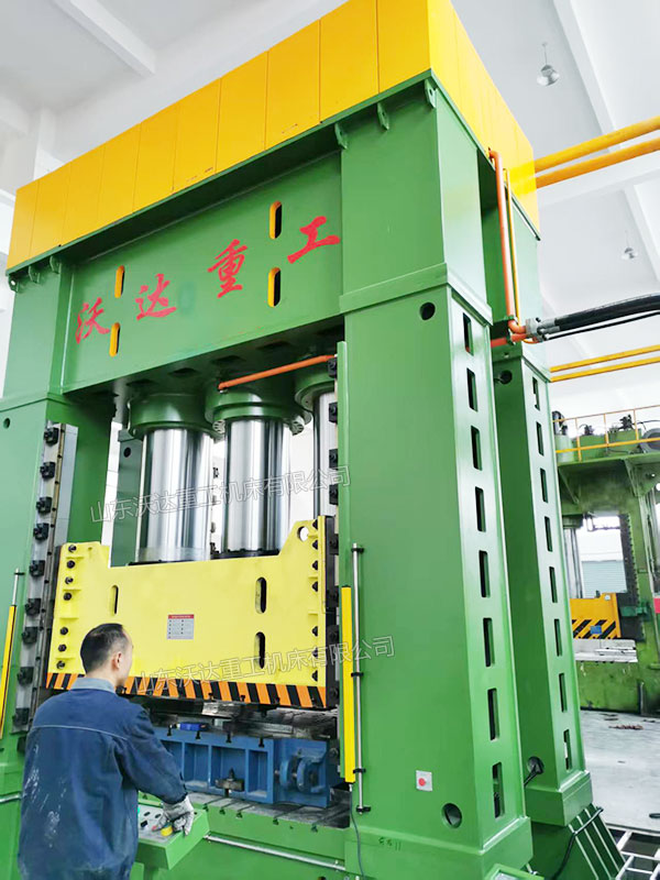 3000噸汽車電池液冷板液壓機(jī)現(xiàn)場(chǎng) 3000噸汽車電池液冷板液壓機(jī)現(xiàn)場(chǎng)