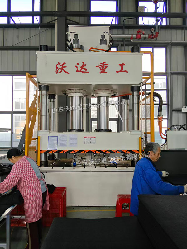 630噸熱壓汽車除霜通風管成型液壓機