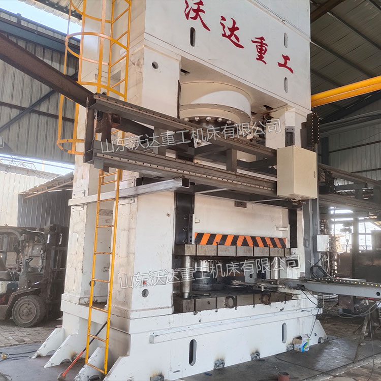 2500噸熱模鍛液壓機(jī)現(xiàn)場(chǎng)